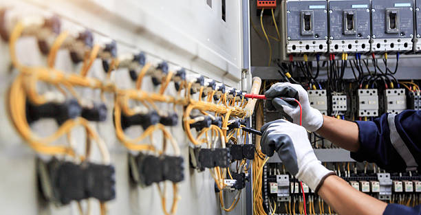 Professional Electrician technician working in Center Hill, FL
